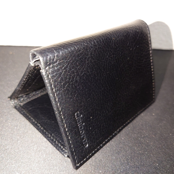 NEW Claiborne trifold wallet - Picture 1 of 4